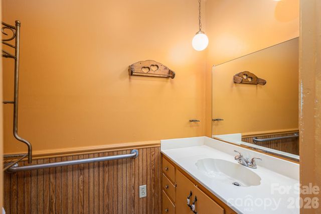 608 N State Street, Lincolnton, NC 28092