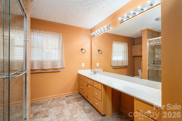 608 N State Street, Lincolnton, NC 28092