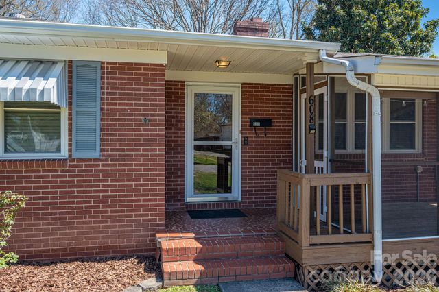 608 N State Street, Lincolnton, NC 28092