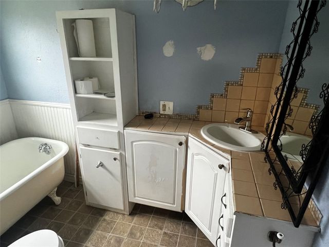 319 Ridgecrest Court, Azle, TX 76020