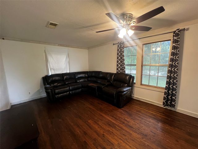 319 Ridgecrest Court, Azle, TX 76020