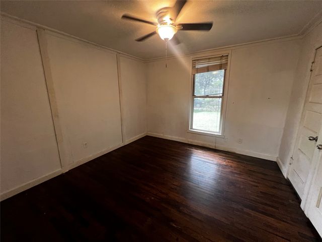 319 Ridgecrest Court, Azle, TX 76020