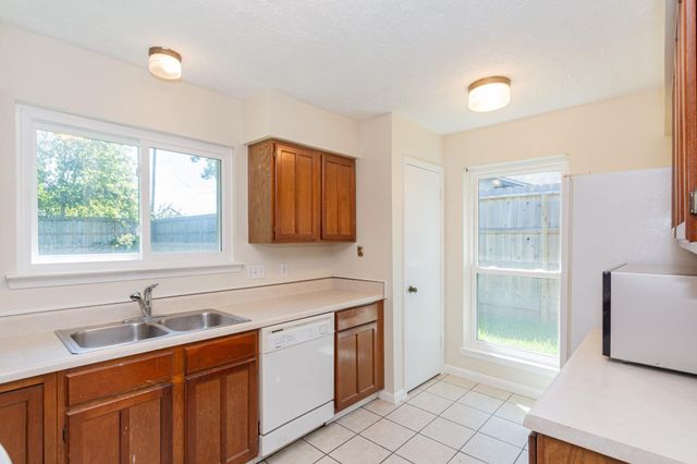 2763 Willow Creek Drive, League City, TX 77573