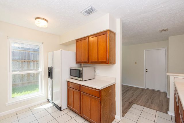 2763 Willow Creek Drive, League City, TX 77573