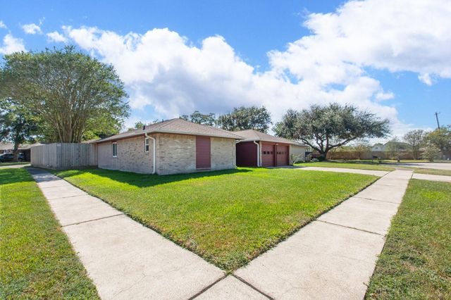 2763 Willow Creek Drive, League City, TX 77573