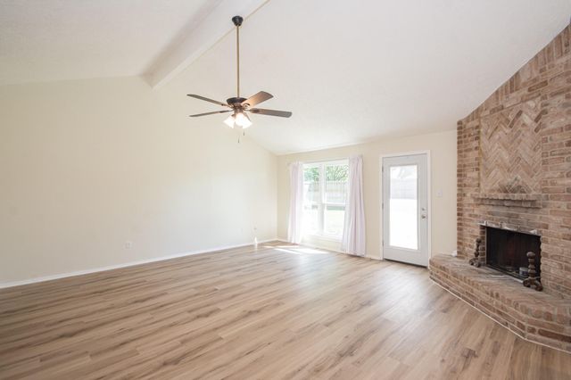 2763 Willow Creek Drive, League City, TX 77573