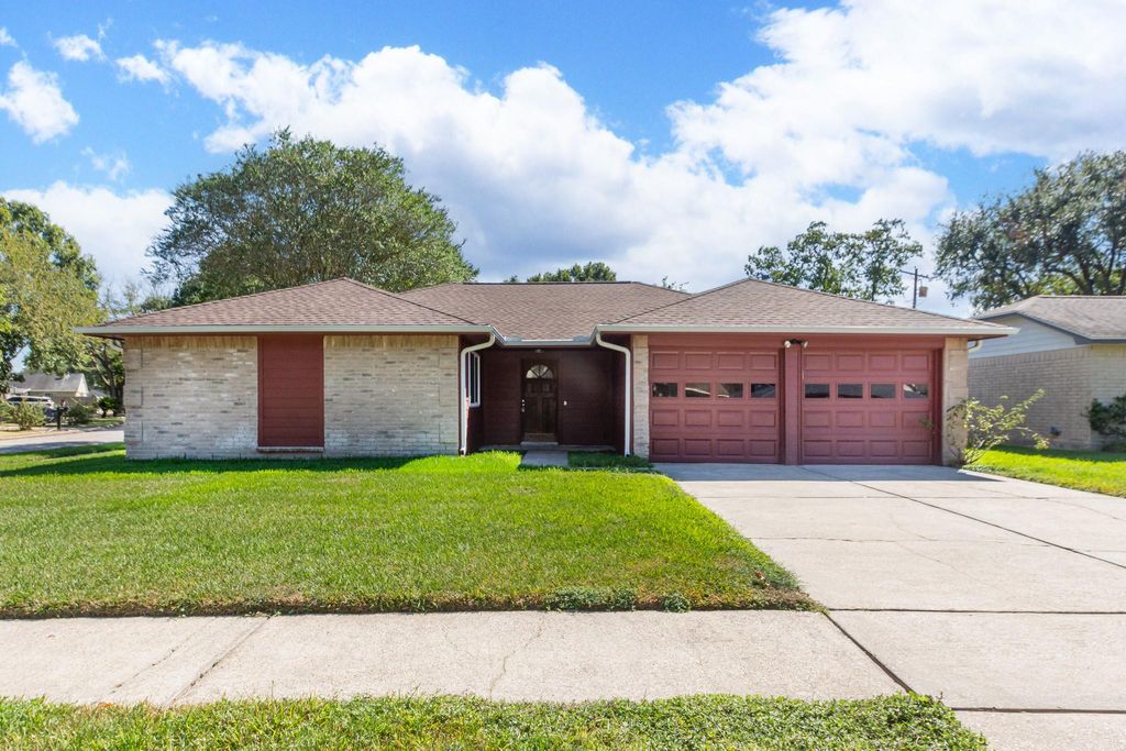 2763 Willow Creek Drive, League City, TX 77573