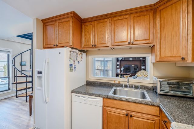 100 Daly Boulevard 2410, Oceanside, NY 11572