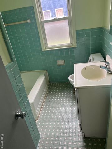 19711 Greeley, Detroit, MI 48203