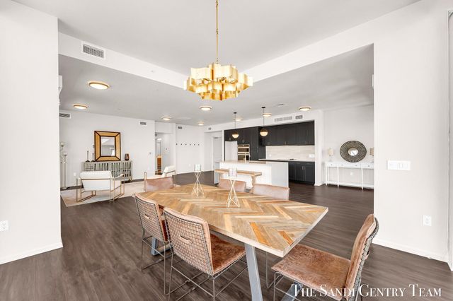 110 W Savidge Street 302, Spring Lake Vllg, MI 49456