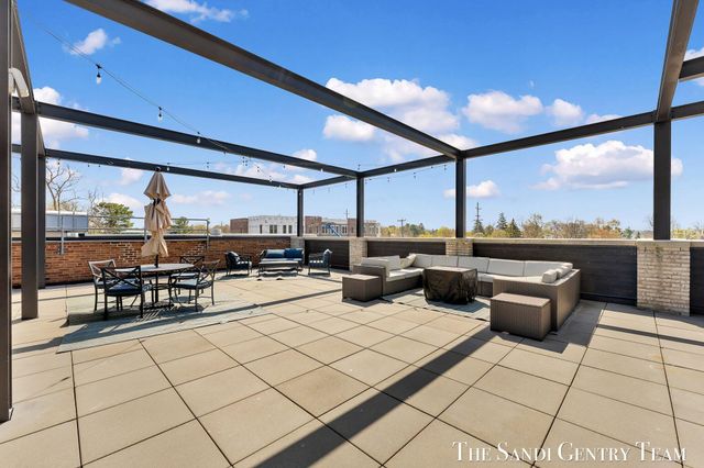 110 W Savidge Street 302, Spring Lake Vllg, MI 49456