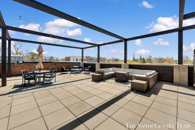 110 W Savidge Street 302, Spring Lake Vllg, MI 49456