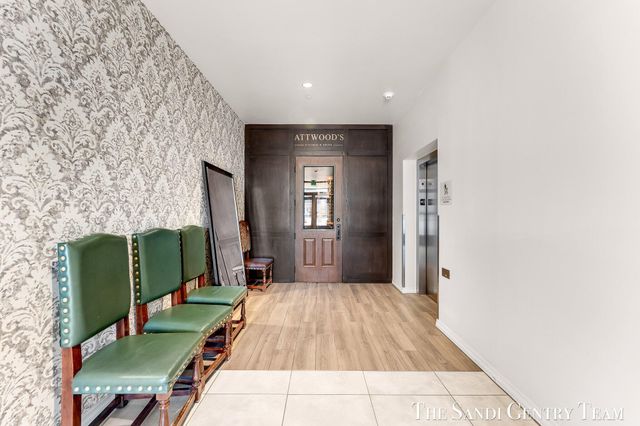 110 W Savidge Street 302, Spring Lake Vllg, MI 49456