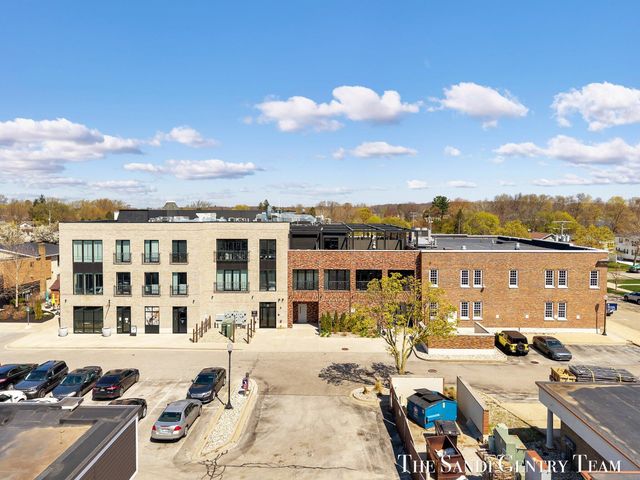 110 W Savidge Street 302, Spring Lake Vllg, MI 49456