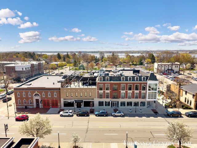 110 W Savidge Street 302, Spring Lake Vllg, MI 49456