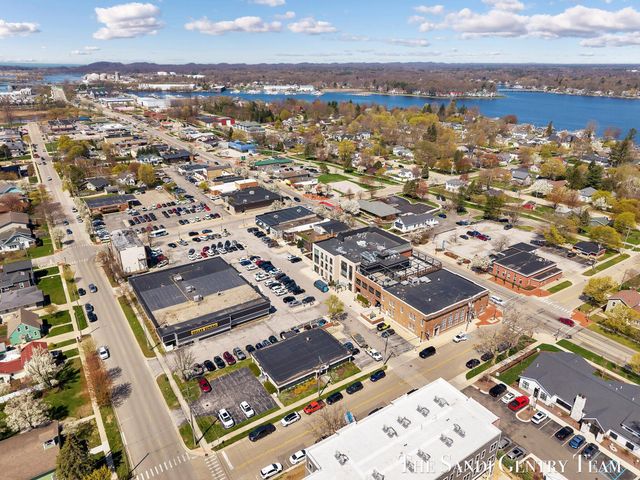 110 W Savidge Street 302, Spring Lake Vllg, MI 49456