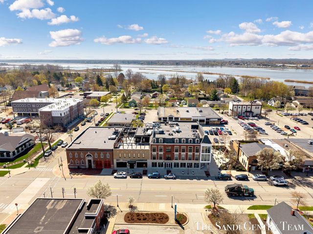 110 W Savidge Street 302, Spring Lake Vllg, MI 49456