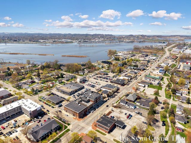 110 W Savidge Street 302, Spring Lake Vllg, MI 49456