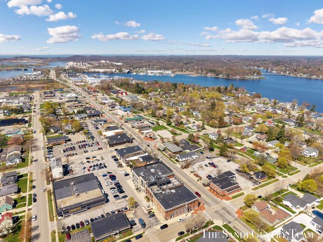 110 W Savidge Street 302, Spring Lake Vllg, MI 49456