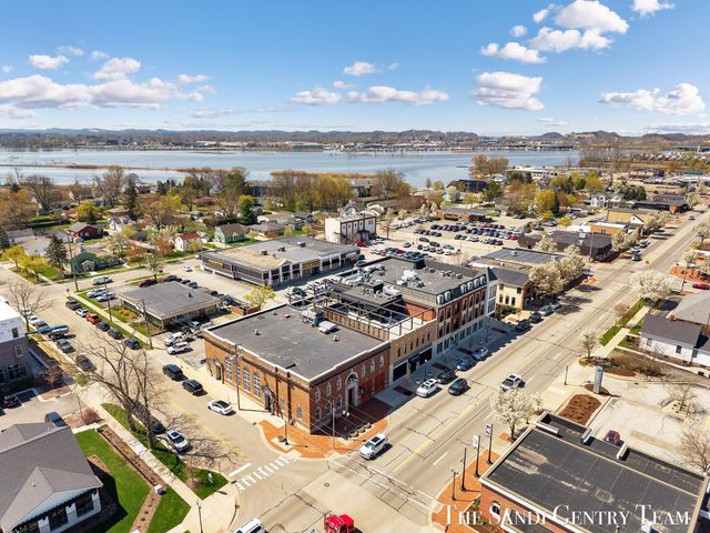 110 W Savidge Street 302, Spring Lake Vllg, MI 49456