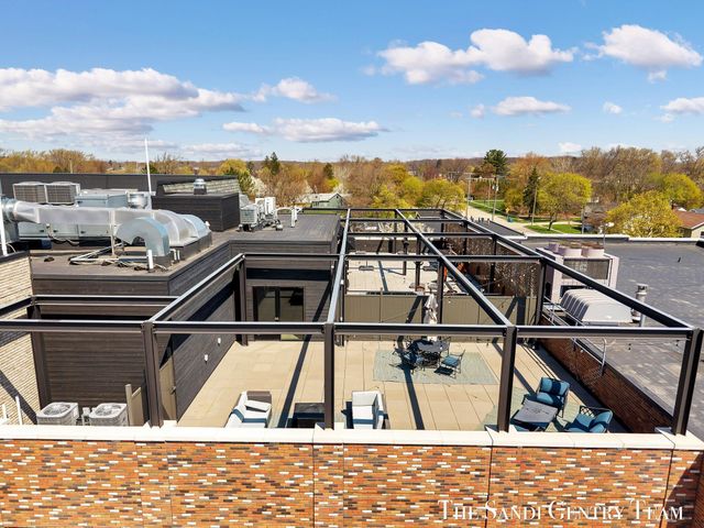 110 W Savidge Street 302, Spring Lake Vllg, MI 49456