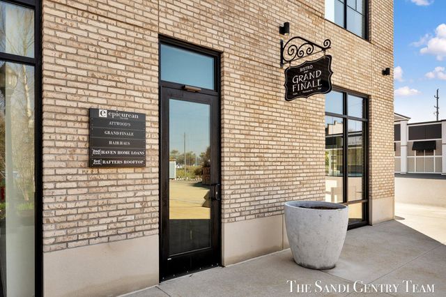 110 W Savidge Street 302, Spring Lake Vllg, MI 49456