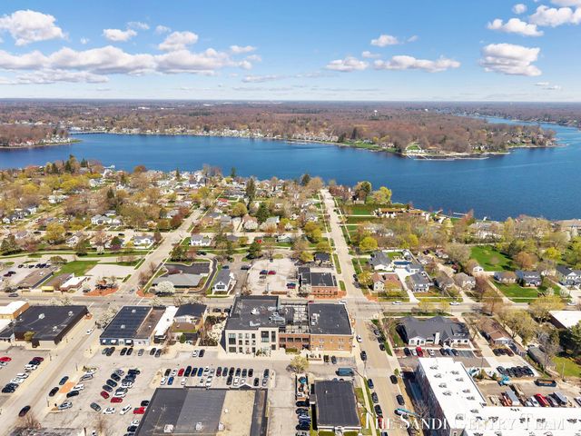 110 W Savidge Street 302, Spring Lake Vllg, MI 49456