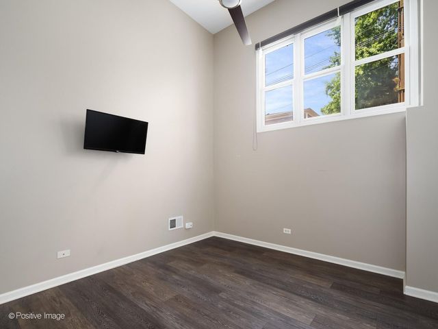 1761 W Morse Avenue GS, Chicago, IL 60626