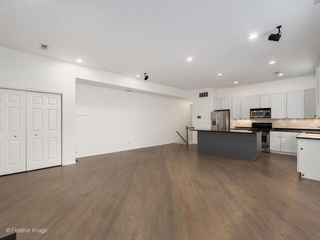 1761 W Morse Avenue GS, Chicago, IL 60626