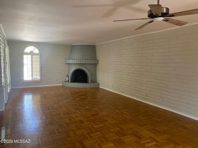 604 W Roller Coaster Road, Tucson, AZ 85704
