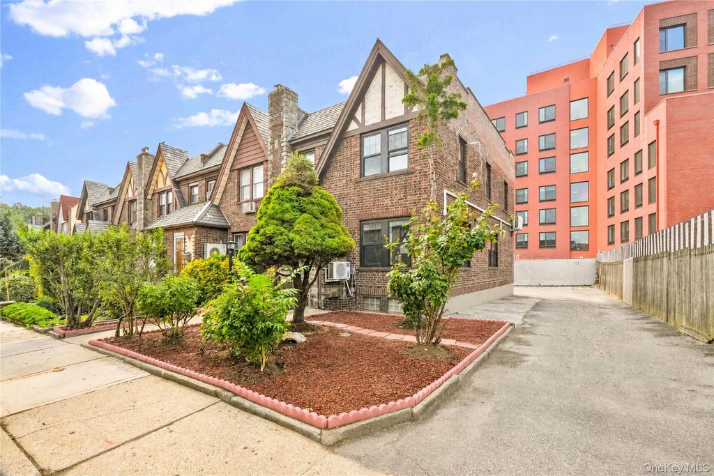 8514 68th Avenue, Rego Park, NY 11374 — photo 2