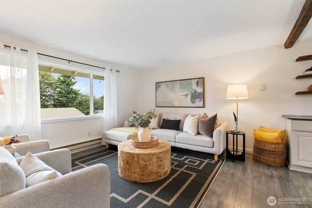 6714 14th Avenue SW, Seattle, WA 98106