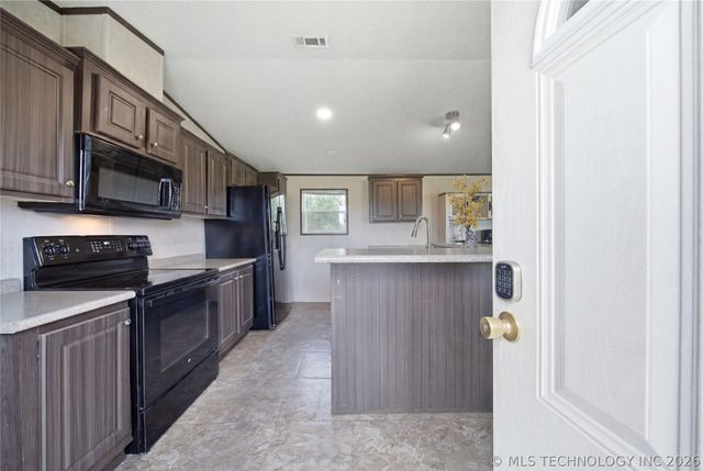 16205 S Cedar Road, Claremore, OK 74017