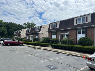 302 Boston Post Road 28, Waterford, CT 06385