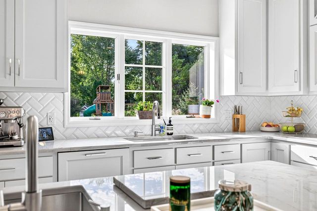 991 DERBY LANE, Neenah, WI 54956