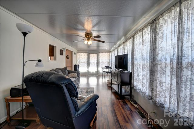 124 Pike Point, Waynesville, NC 28785