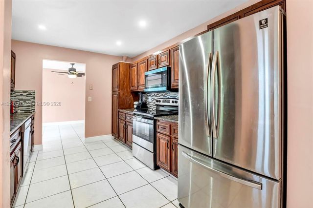 9601 SW 9th Ct, Pembroke Pines, FL 33025
