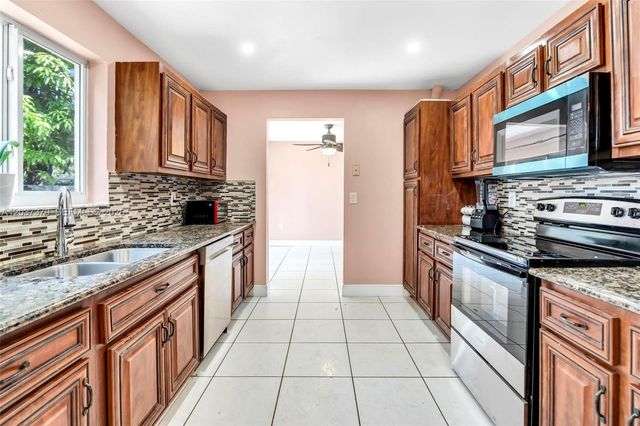 9601 SW 9th Ct, Pembroke Pines, FL 33025