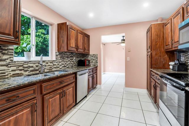 9601 SW 9th Ct, Pembroke Pines, FL 33025