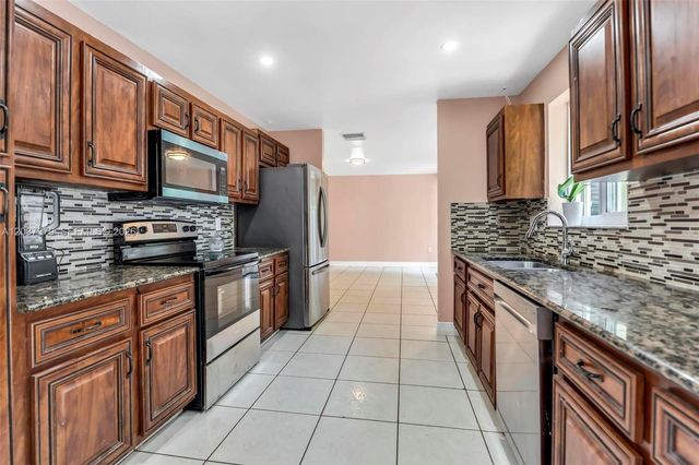 9601 SW 9th Ct, Pembroke Pines, FL 33025