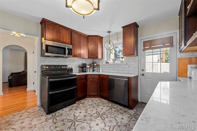 1001 Barberry Lane, Kirkwood, MO 63122