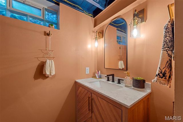 1001 Barberry Lane, Kirkwood, MO 63122