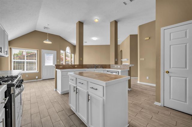1046 Willersley Lane, Channelview, TX 77530