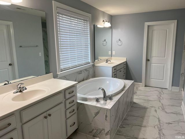 121 Red Bark Court, Apex, NC 27539