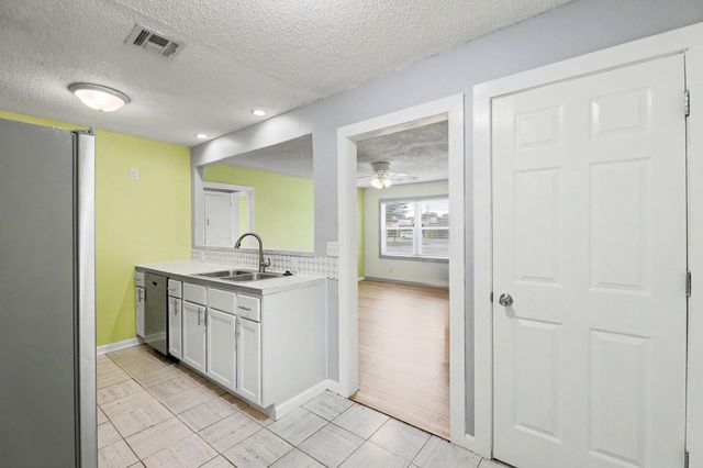 2154 S Seneca St, Wichita, KS 67213
