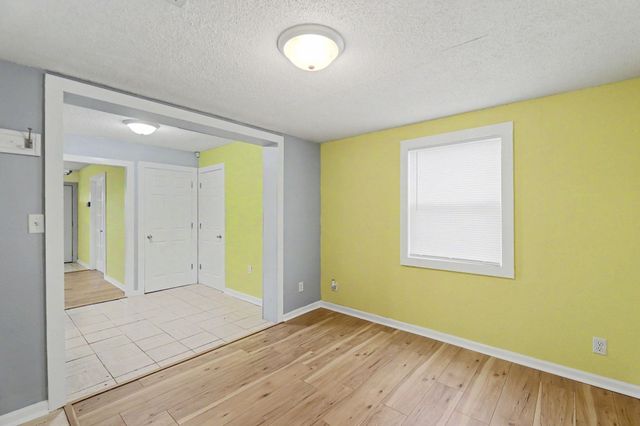 2154 S Seneca St, Wichita, KS 67213