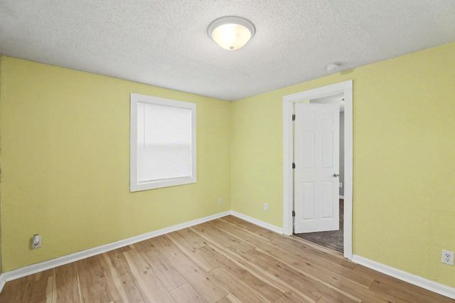 2154 S Seneca St, Wichita, KS 67213