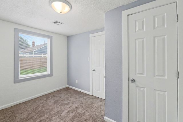 2154 S Seneca St, Wichita, KS 67213