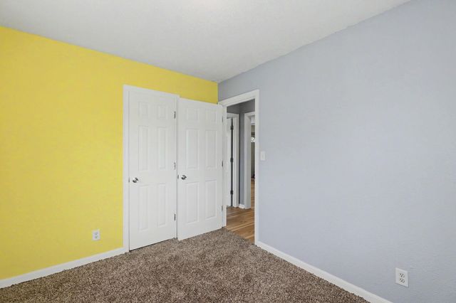 2154 S Seneca St, Wichita, KS 67213