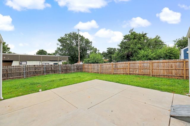 2154 S Seneca St, Wichita, KS 67213